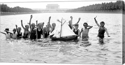Lincoln Memorial with children in the reflecting pool