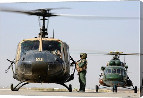Iraqi air force carries wounded warrior on aeromedical evacuation mission