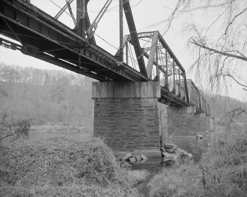 GENERAL VIEW NORTH, SOUTHEAST SIDE FROM SOUTHEAST BANK. - Joshua Falls Bridge, Spanning James River at CSX Railroad, Lynchburg