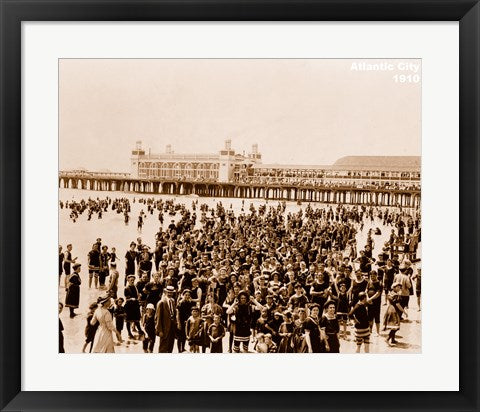 Crowd at Atlantic City 1910