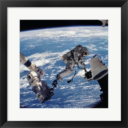 David Wolf Anchored to SSRMS