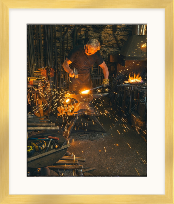 Modern Flat Lighting Gold Picture Frame  shopmodernmemory.com 
